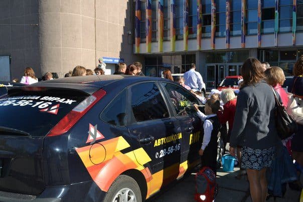 Автошкола «Вираж» на фестивале «Автограффити»